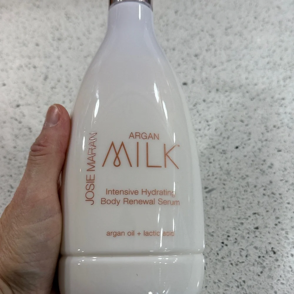 Josie Maran Argan Milk Hydrating Serum - Picture 2 of 3